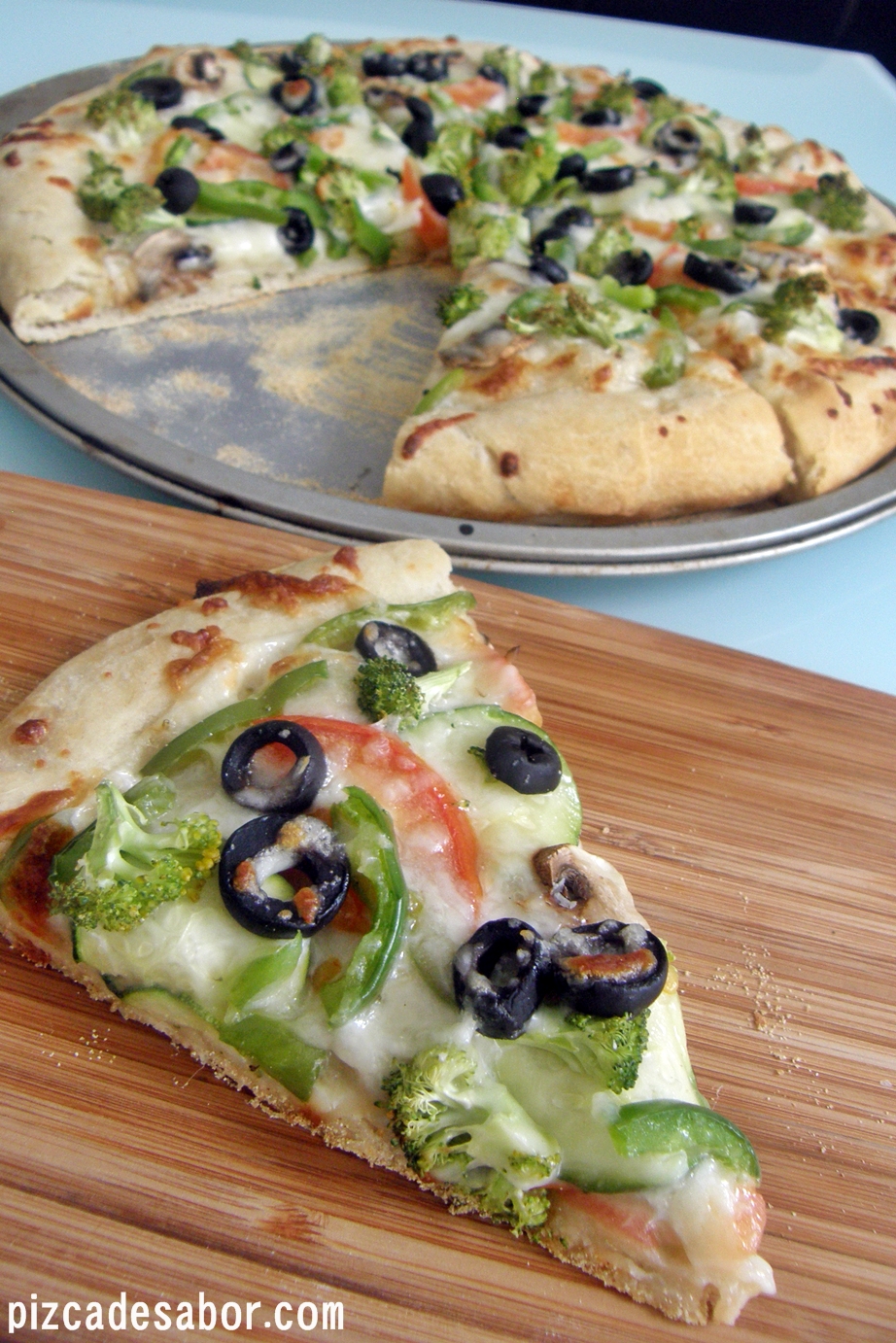 Vegetariánská rančová pizza {brokolice, cuketa, houby, rajčata a olivy} - www.pizcadesabor.com