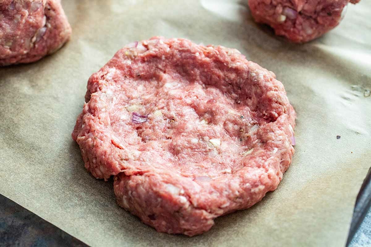 Jak grilovat nejlepší hamburgery 10 Recept na grilovaný hamburger dělá divot v placičkách