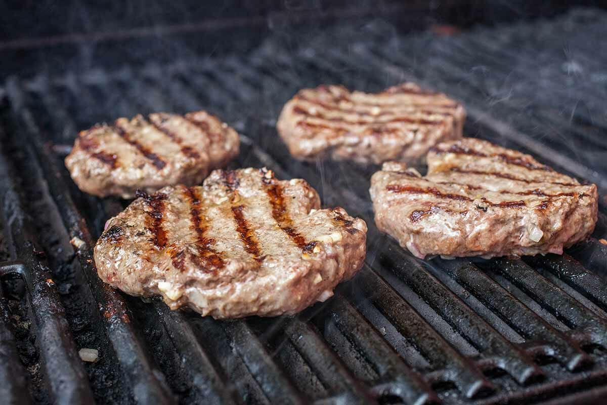 Jak grilovat nejlepší hamburgery 8 Jak grilovat hamburgery na grilu