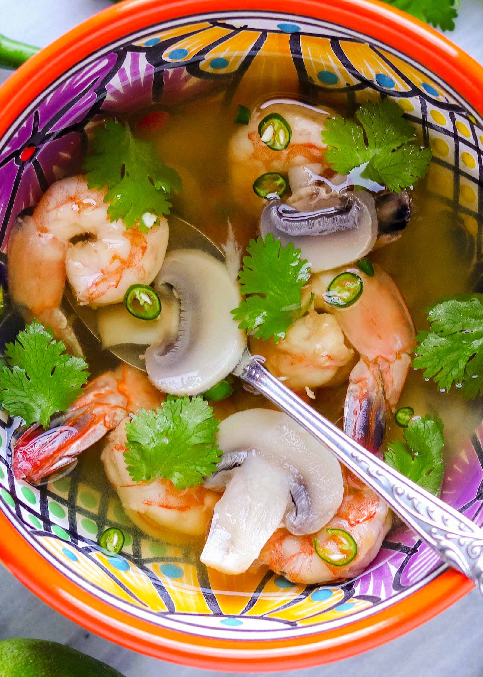 Tom Yum Soup (pikantní thajská polévka s krevetami)