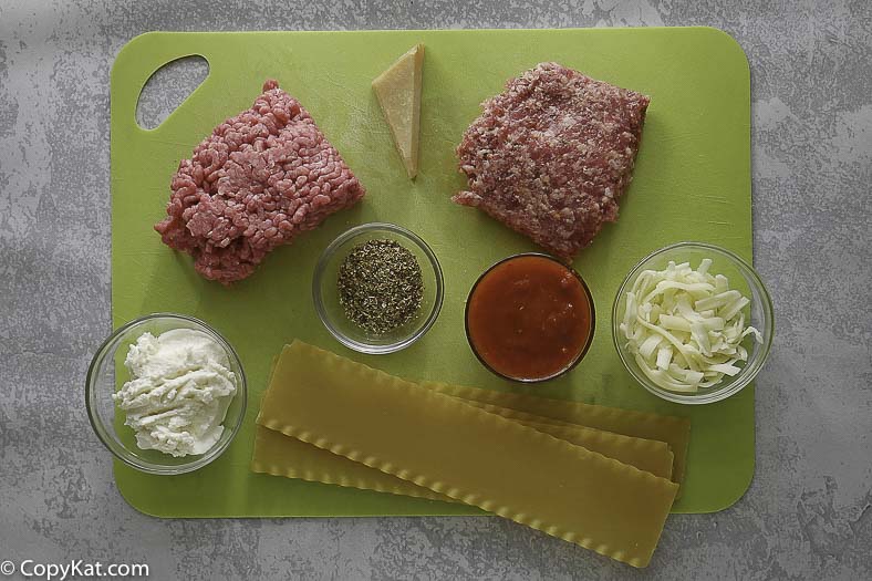 Olivová zahrada Lasagna Dip a hranolky 7 mleté hovězí maso, klobása, hranolky a další, aby se připravila omáčka