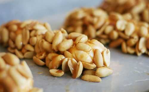 Domácí slané karamelové ořechové rohlíky