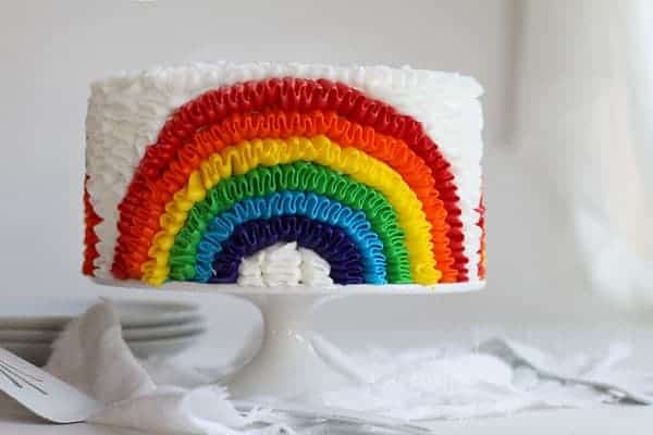 pastel de cumpleaños del arco iris