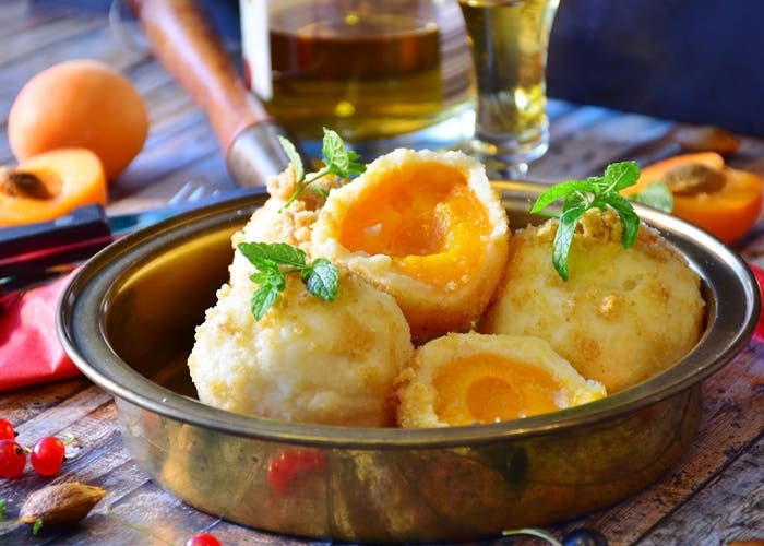 Recept Marillenknödel nebo rakouské meruňkové knedlíky 14 meruňky