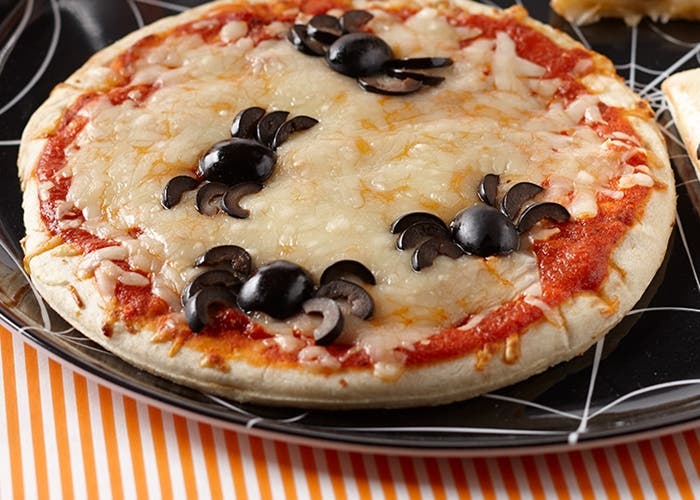 Spider pizza recept na Halloween 10 Pavoučí pizza na Halloween