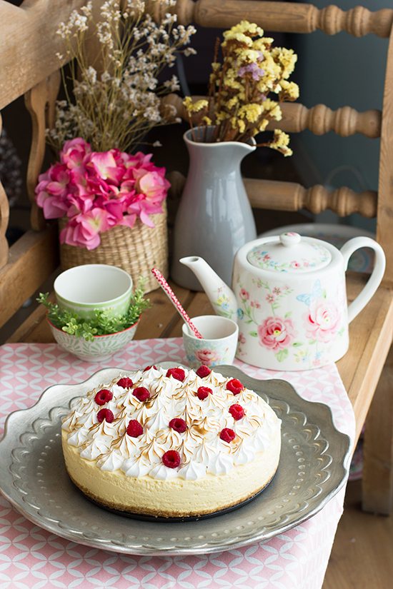 Tvarohový koláč s marakujou, kešu oříšky, kokosem a datlemi 8 Tarta de queso con fruta de la pasión, anacardos, coco y dátiles